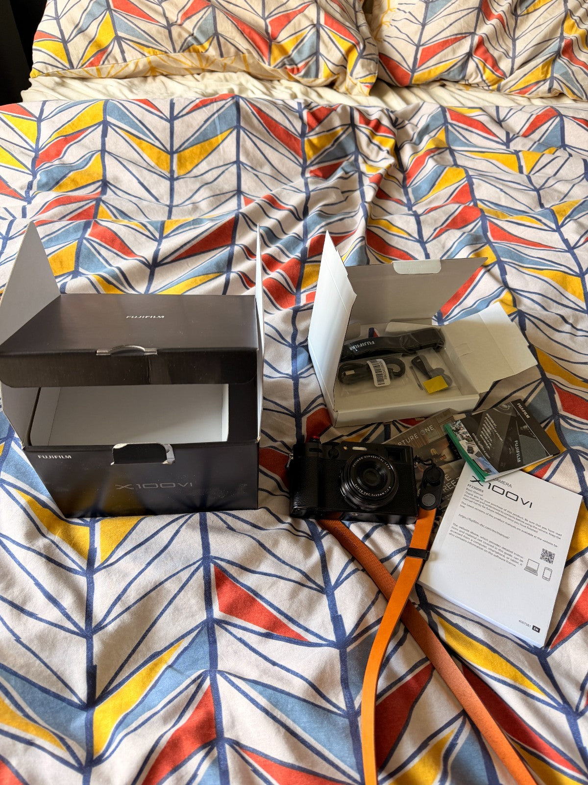 Fujifilm X100VI Black digital camera and box in immaculate condition