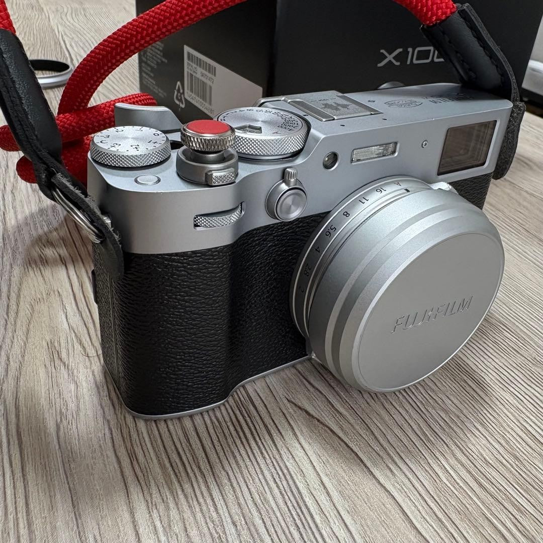 FUJIFILM X100VI Silver (with many luxurious bonuses)
