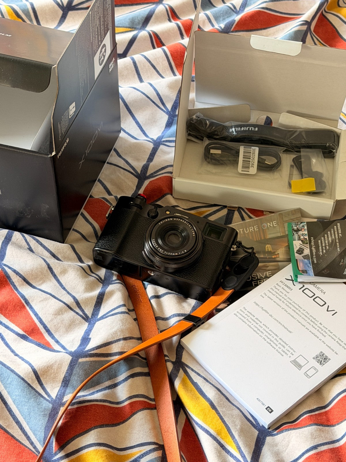 Fujifilm X100VI Black digital camera and box in immaculate condition